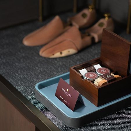 Intercontinental Kaohsiung By Ihg Hotel ภายนอก รูปภาพ Shoe shine kit