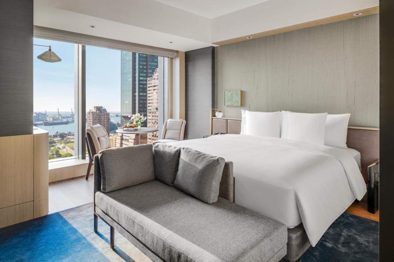 Intercontinental Kaohsiung By Ihg Hotel ภายนอก รูปภาพ Deluxe Suite
