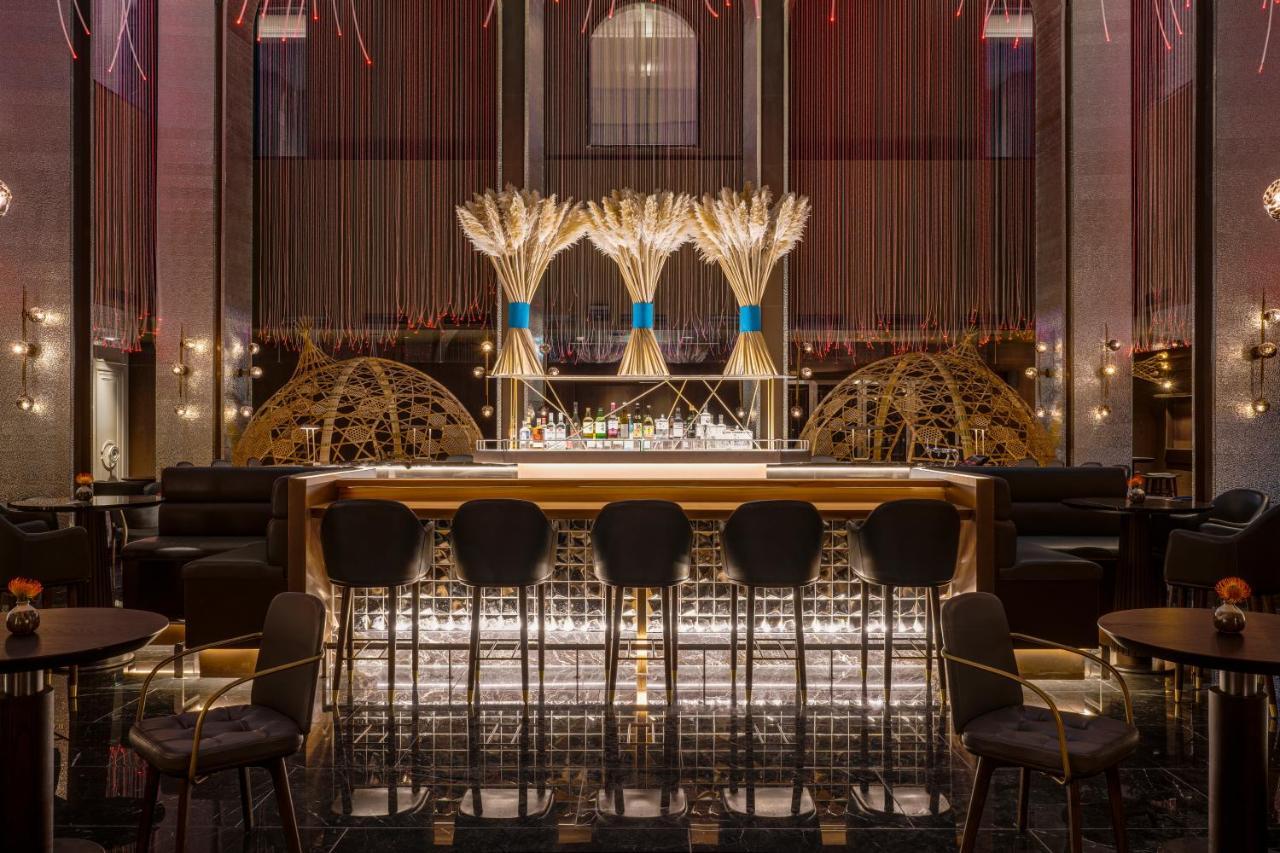 Intercontinental Kaohsiung By Ihg Hotel ภายนอก รูปภาพ The bar at the lobby
