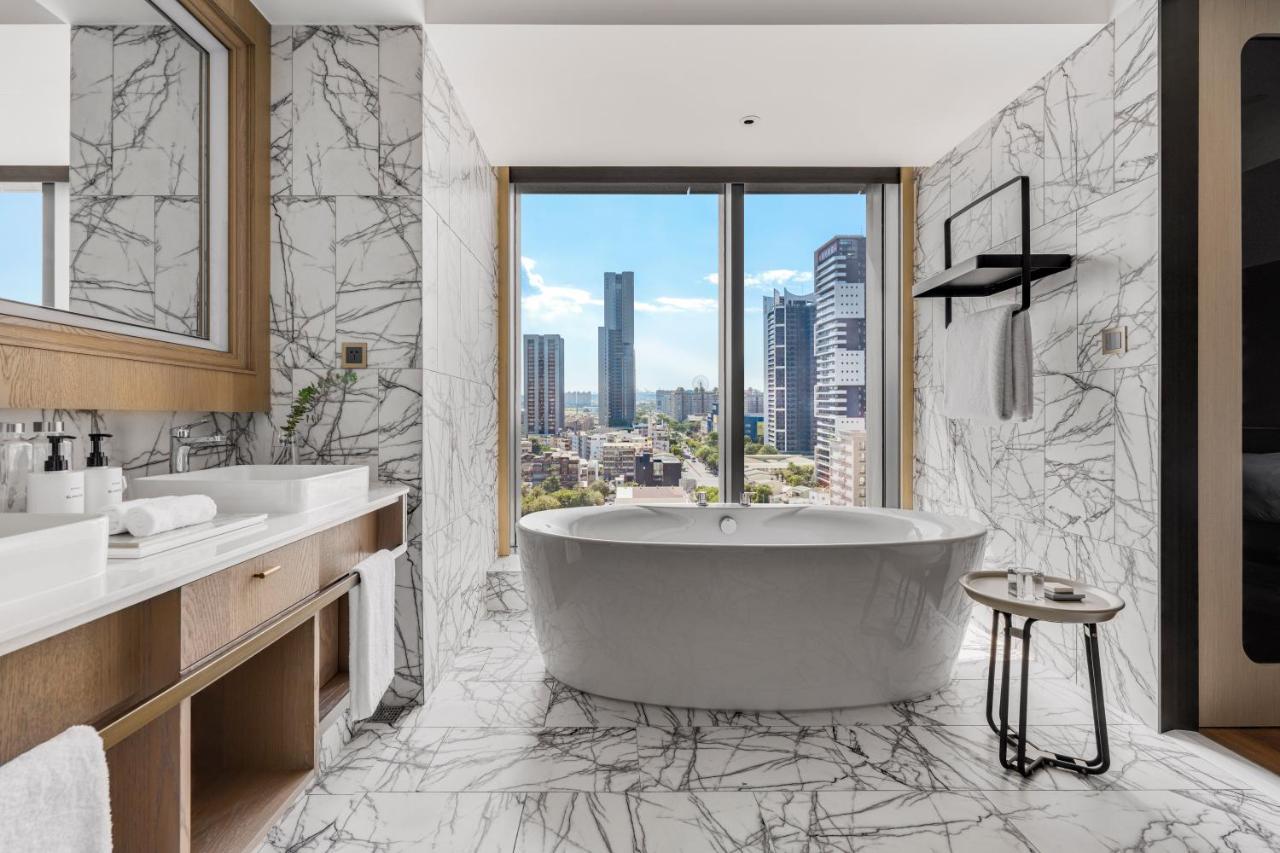 Intercontinental Kaohsiung By Ihg Hotel ภายนอก รูปภาพ Bathroom