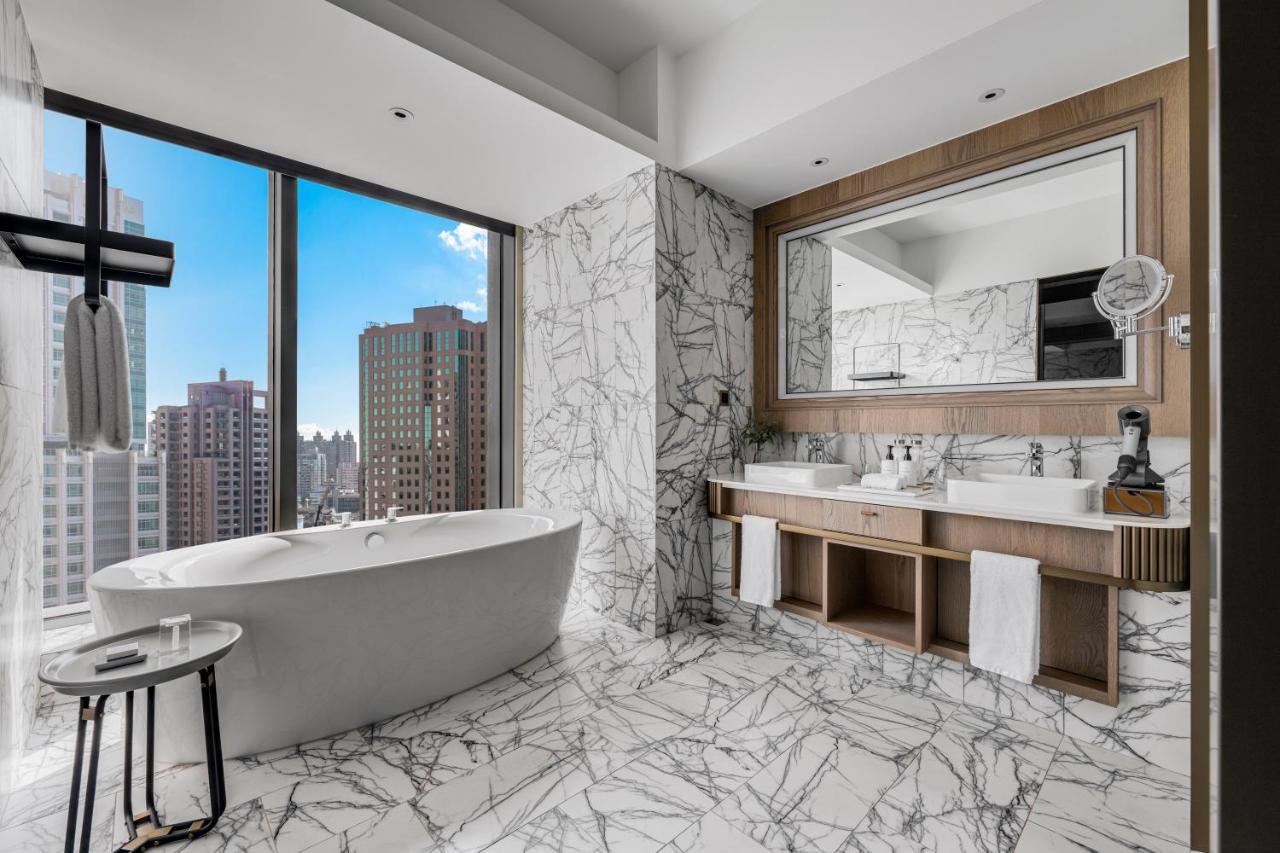 Intercontinental Kaohsiung By Ihg Hotel ภายนอก รูปภาพ Bathroom