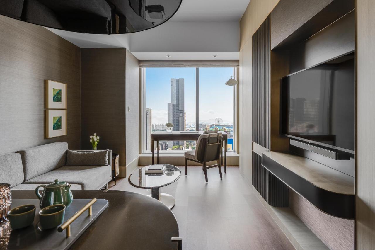 Intercontinental Kaohsiung By Ihg Hotel ภายนอก รูปภาพ A suite at the hotel