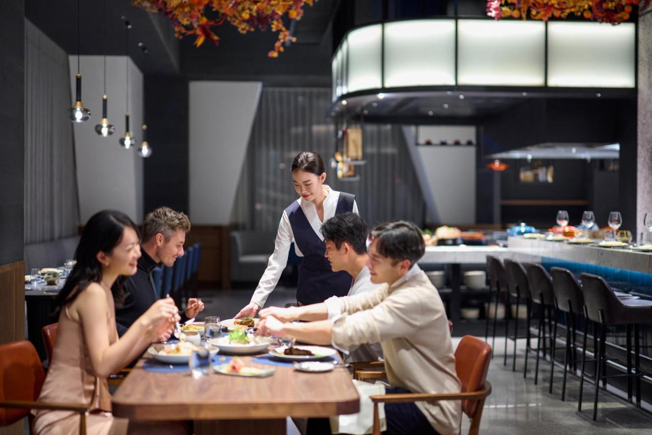 Intercontinental Kaohsiung By Ihg Hotel ภายนอก รูปภาพ A restaurant in China