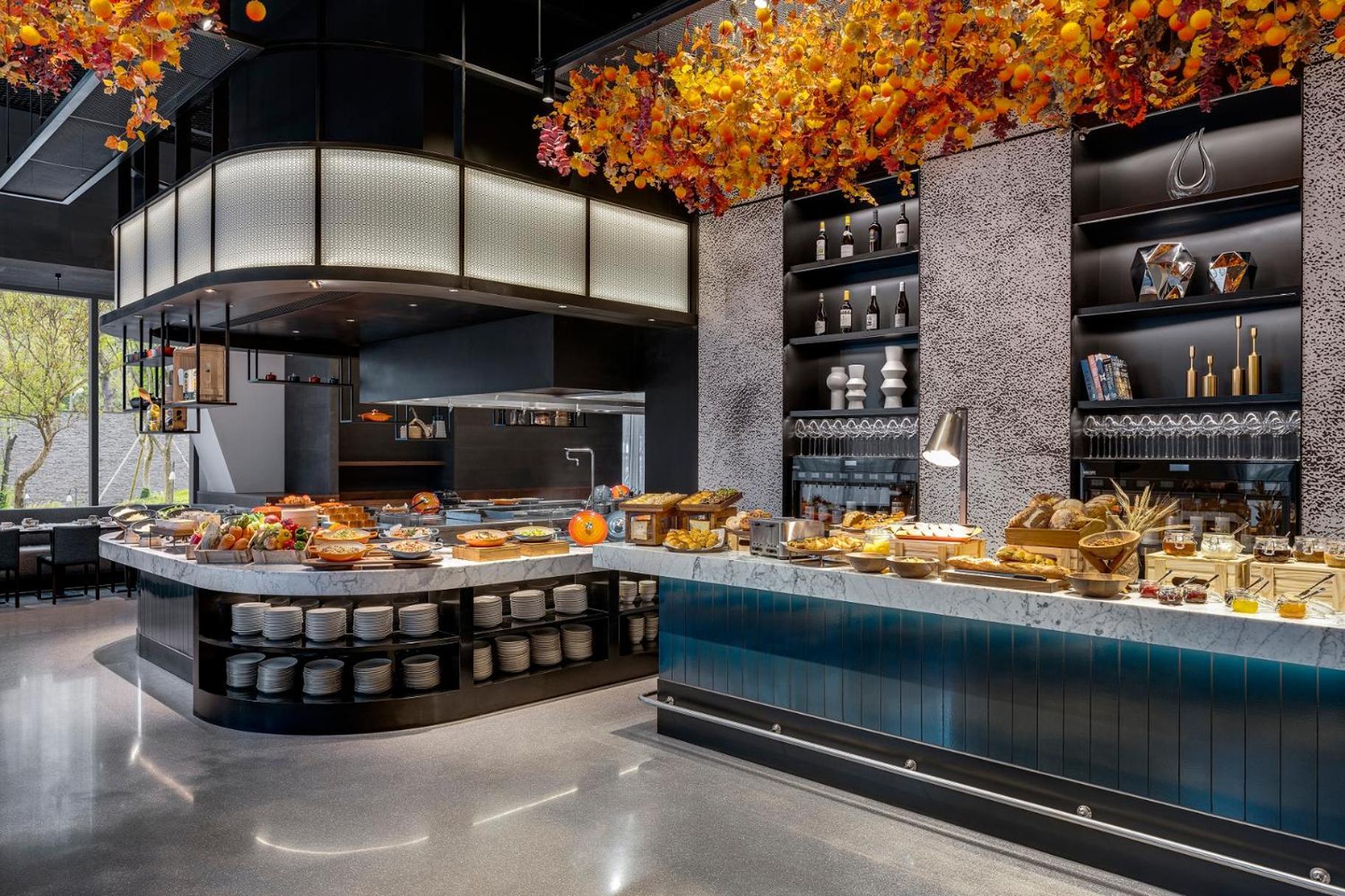Intercontinental Kaohsiung By Ihg Hotel ภายนอก รูปภาพ The buffet at the restaurant