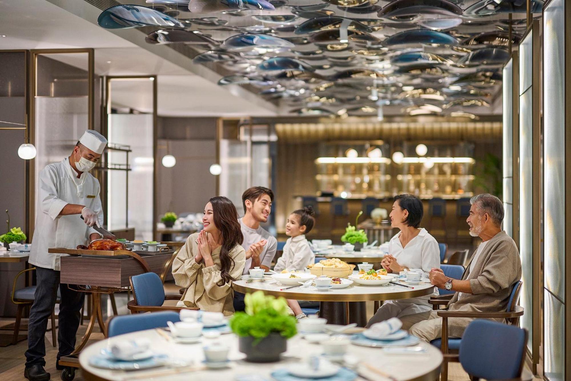 Intercontinental Kaohsiung By Ihg Hotel ภายนอก รูปภาพ The Club at Hong Kong International Airport
